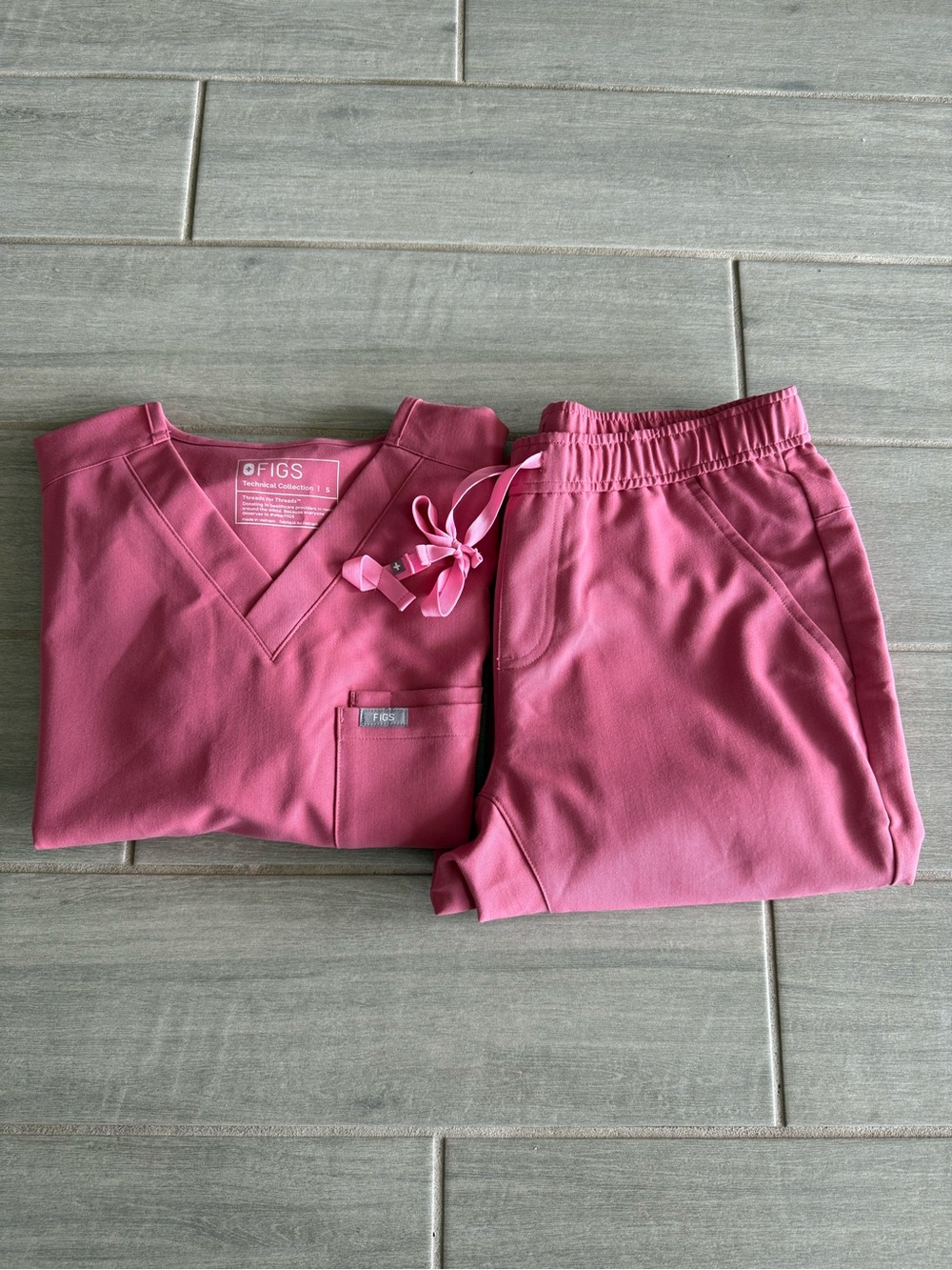 FIGS Quartz Scrubs BCA